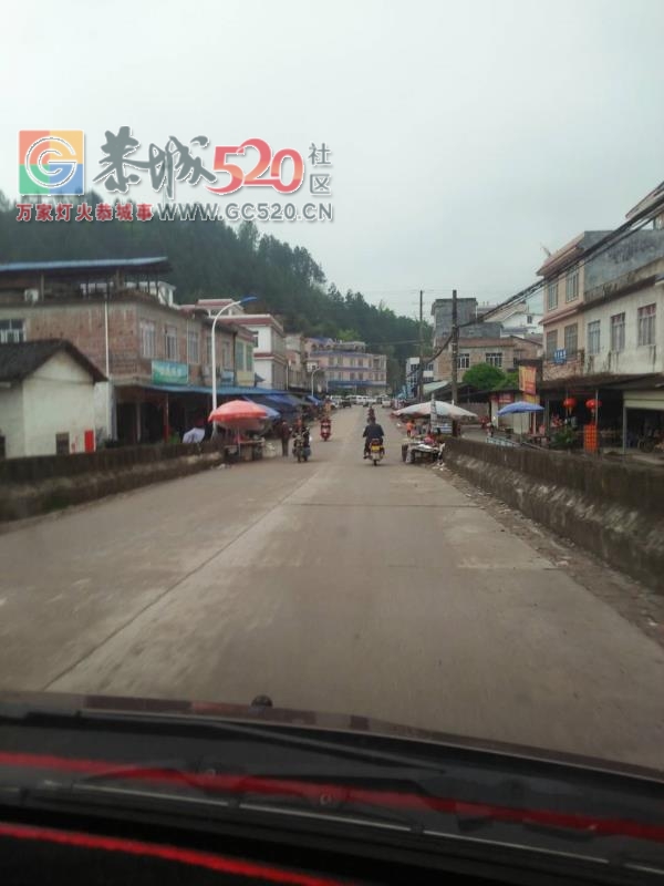 势江大桥头，卖菜的把道路占了！！！856 / 作者:深秋的落叶 / 帖子ID:260416