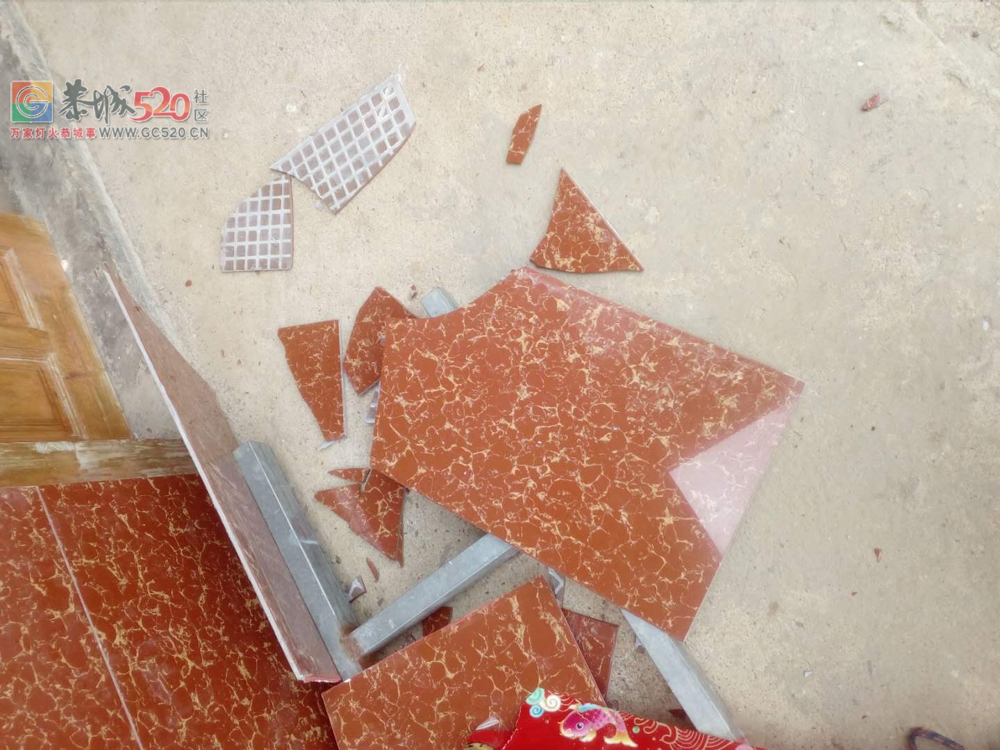 慎重！才装半年的瓷砖全都掉下来了！869 / 作者:东门头人 / 帖子ID:260515
