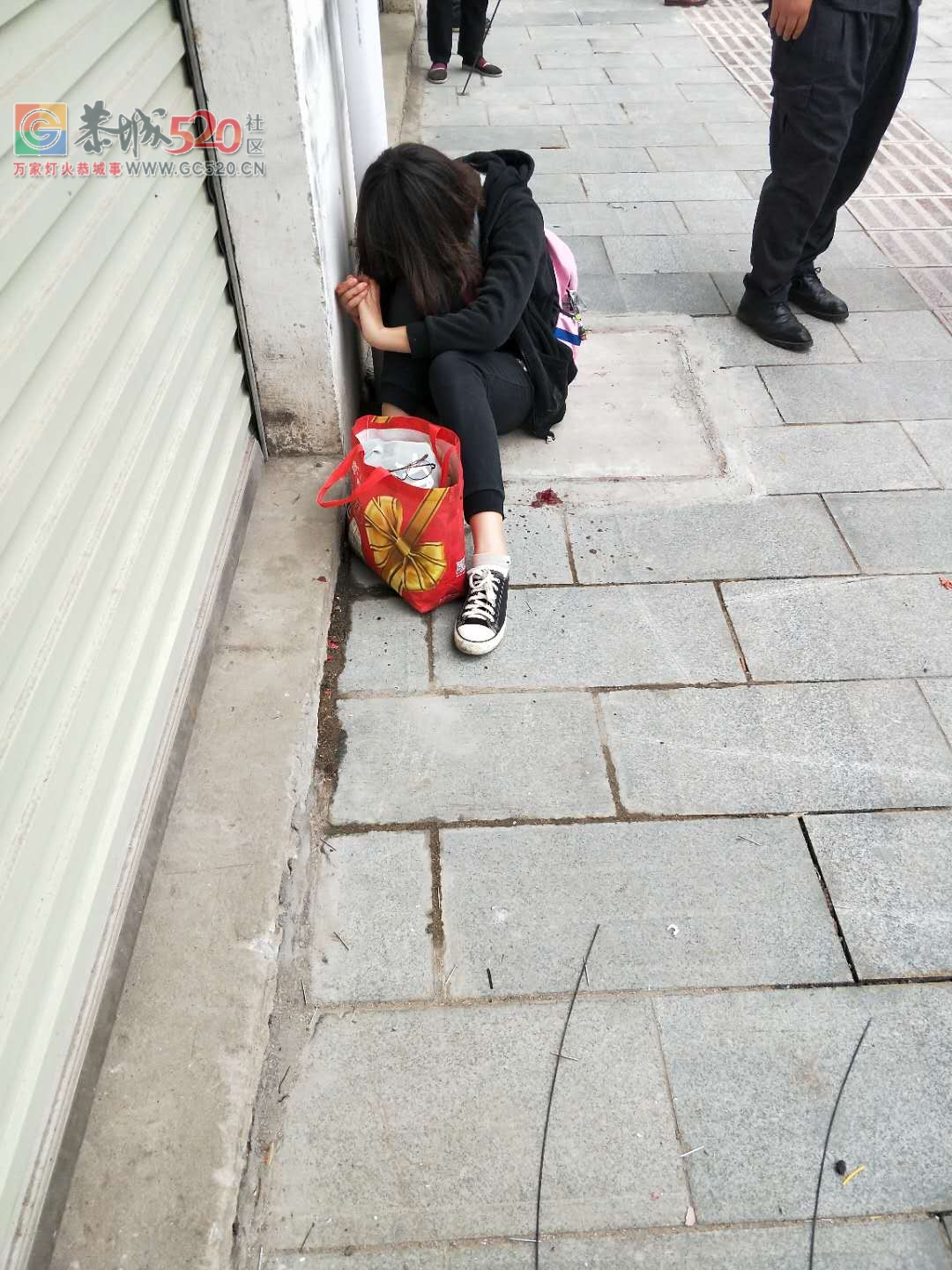家暴啊！！栗木一小女孩不去读书，给她爸打得进医院了！232 / 作者:小红花 / 帖子ID:260590