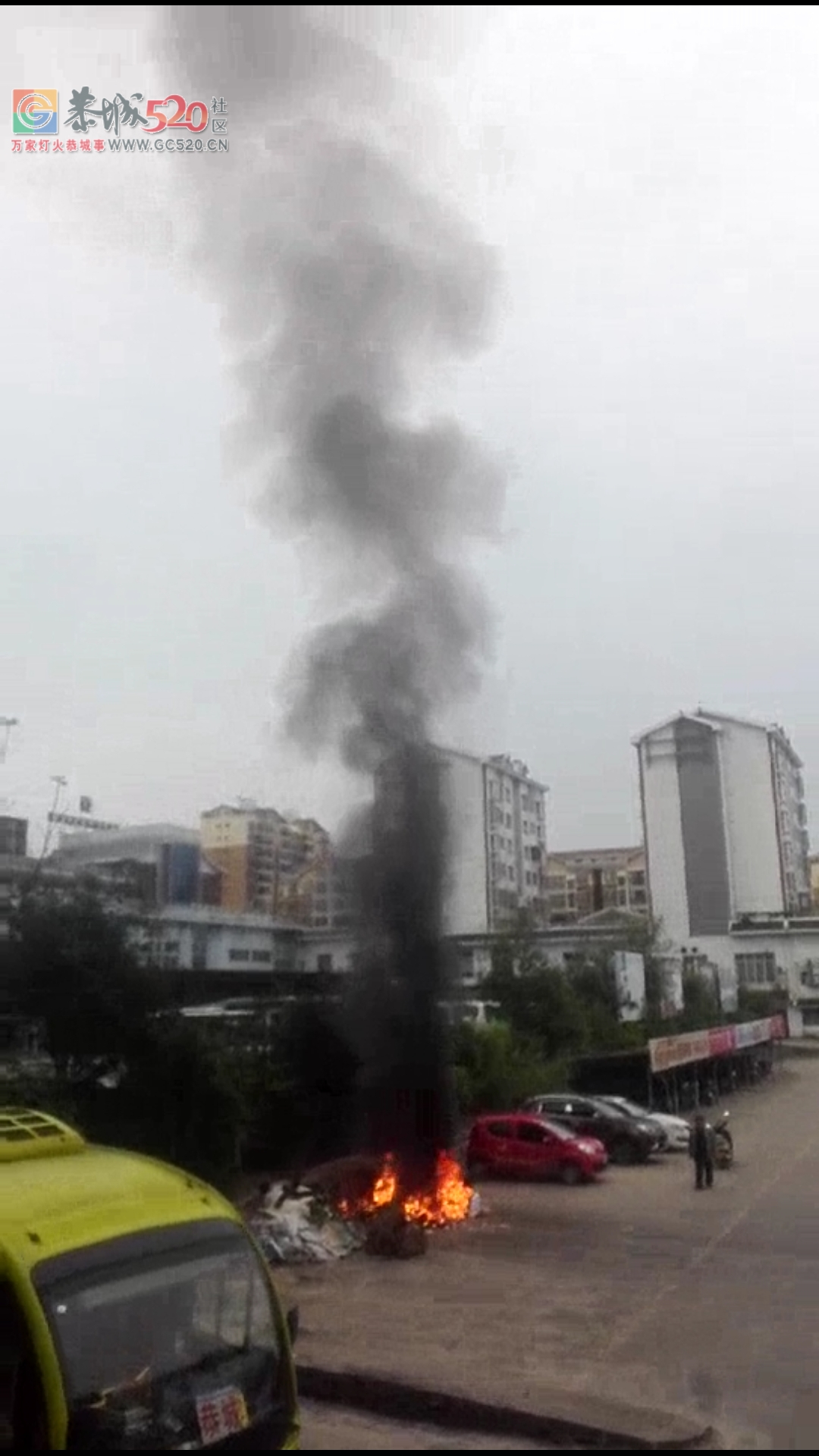 曝光！有人在新车站烧东西，乌烟瘴气643 / 作者:承接水电安装 / 帖子ID:261058