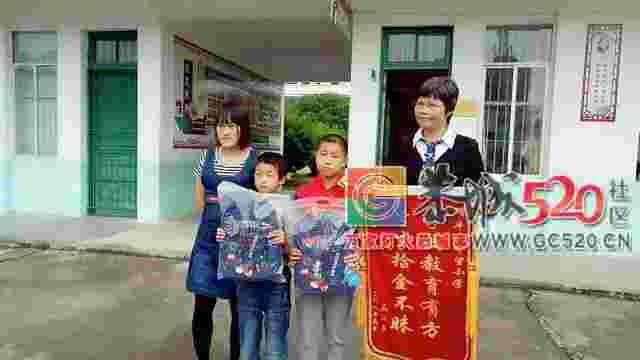 谁家孩子好样的！恭城新街两小学生捡到钱包，拾金不昧还失主！842 / 作者:脚踏实地 / 帖子ID:261312