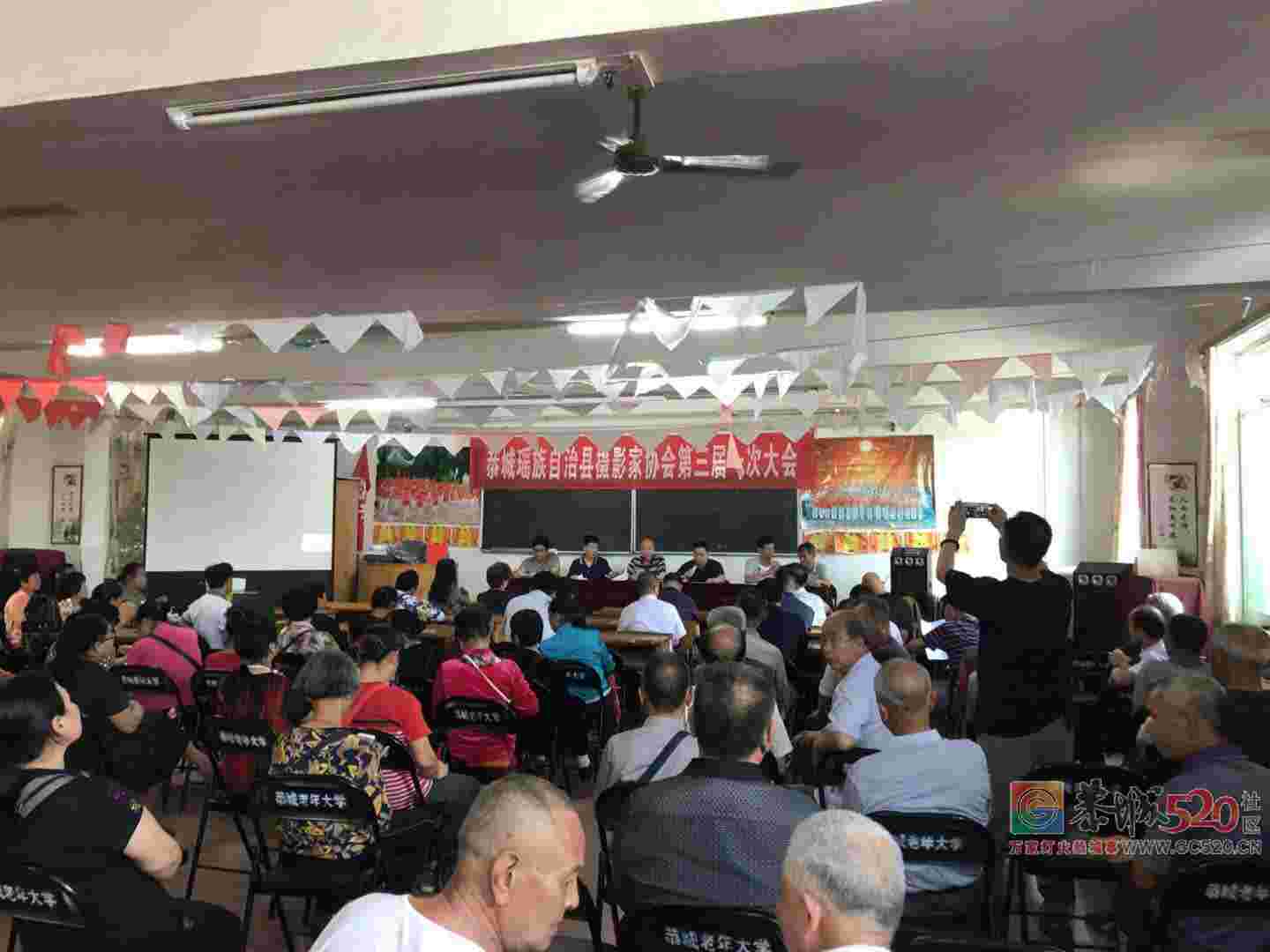 恭城瑶族自治县摄影家协会第三届一次大会今天召开153 / 作者:东门头人 / 帖子ID:261349