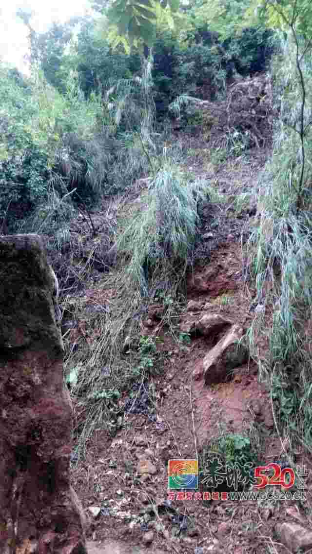 恭城社山至桐竹路段山石滑坡，巨石“霸”在路中央十多天，难出行！935 / 作者:登山涉水 / 帖子ID:261360