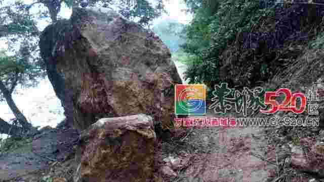 恭城社山至桐竹路段山石滑坡，巨石“霸”在路中央十多天，难出行！233 / 作者:登山涉水 / 帖子ID:261360