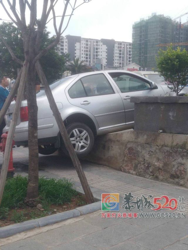 论恭城天和超市附近这些司机的神操作倒车，就问你们服不服！970 / 作者:给点阳光就灿烂 / 帖子ID:261377