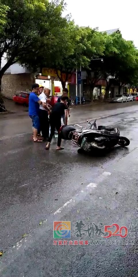 在恭城街，看见老人跌倒了，你敢不敢扶，让恭城小哥告诉你答案383 / 作者:该做的事情 / 帖子ID:261552