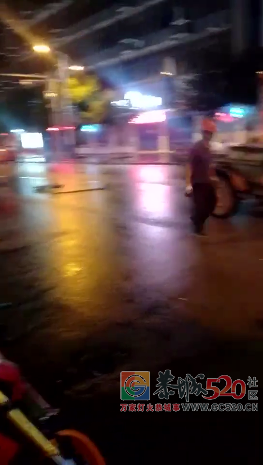 这个男的修不好车，发脾气乱丢东西阻碍交通！711 / 作者:该做的事情 / 帖子ID:261553