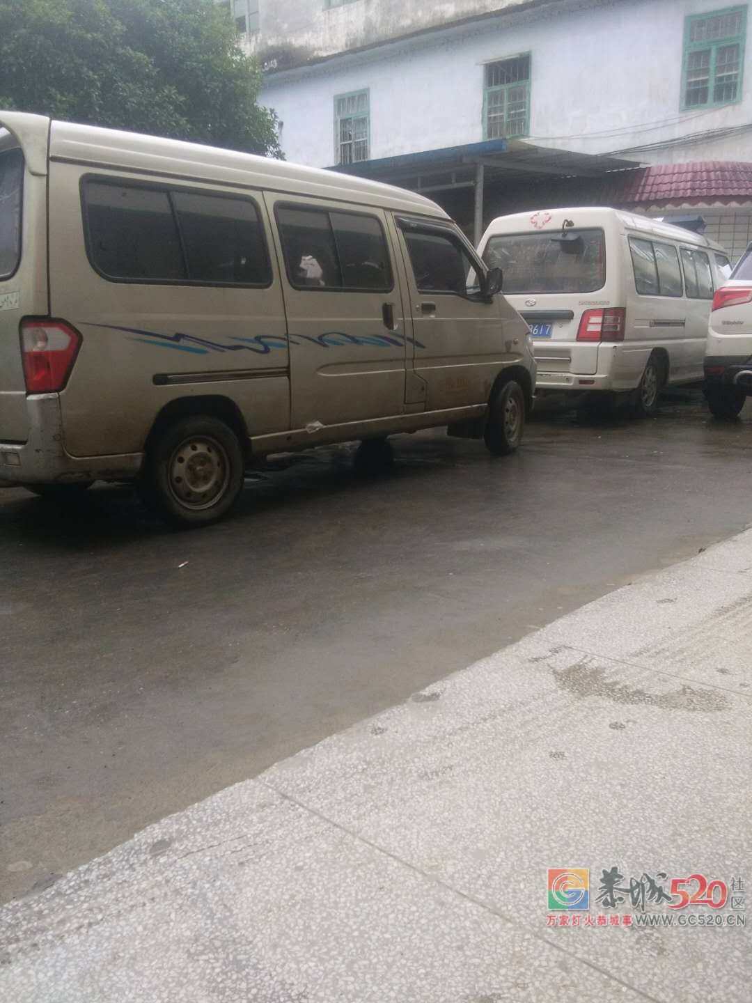 栗木镇中心医院柳韦把急救车堵住了425 / 作者:歌声回荡 / 帖子ID:261557