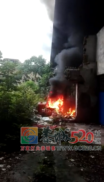 今天早上老体育馆后面起火了！！809 / 作者:蒋妹妹啊 / 帖子ID:261605