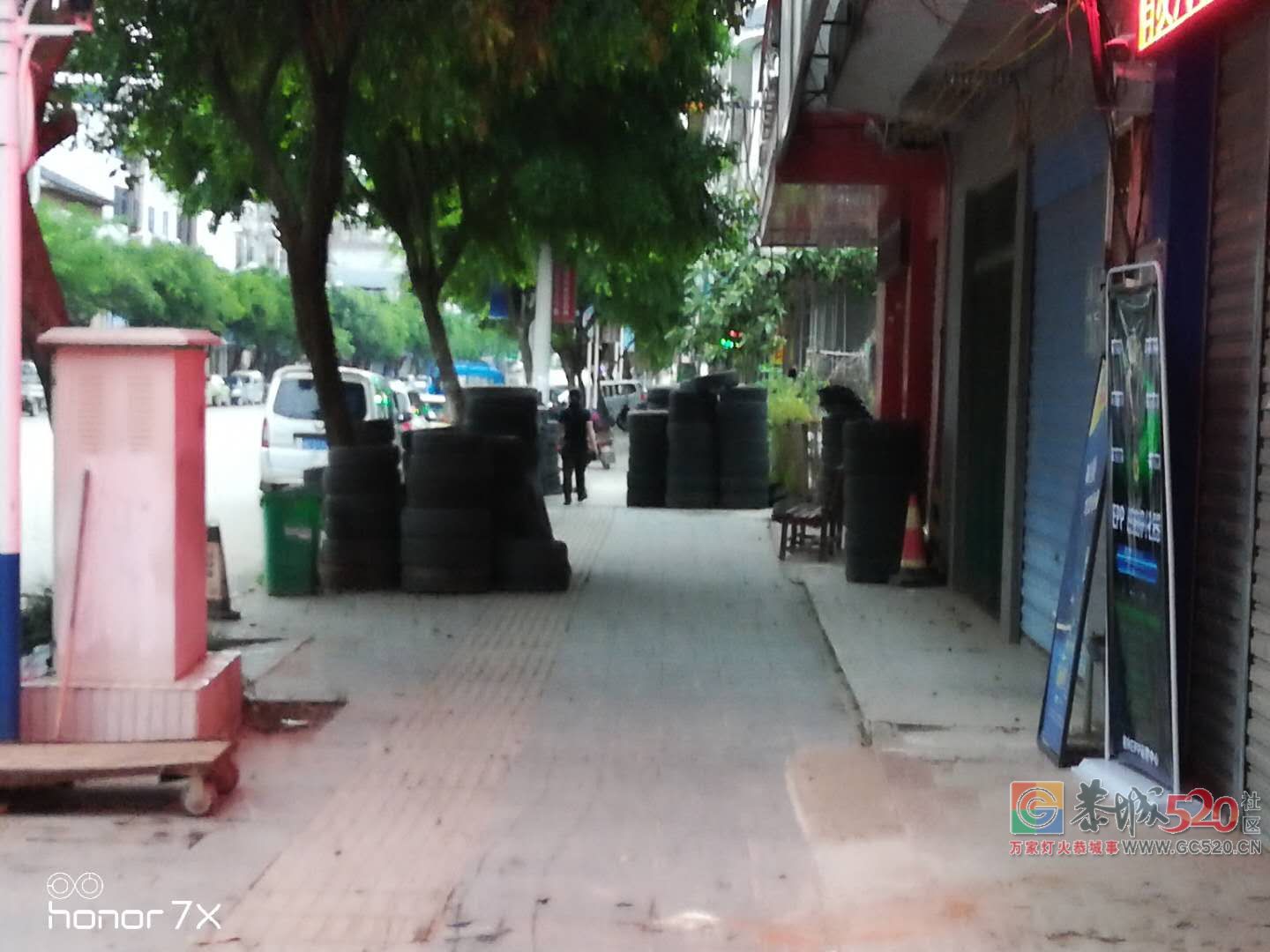 印山北路商铺占道经营这种事977 / 作者:以色会友 / 帖子ID:261623