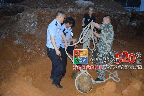 稀奇！桂林一学校地下竟挖一枚巨型炸弹，腿都吓软了463 / 作者:流浪者 / 帖子ID:261648