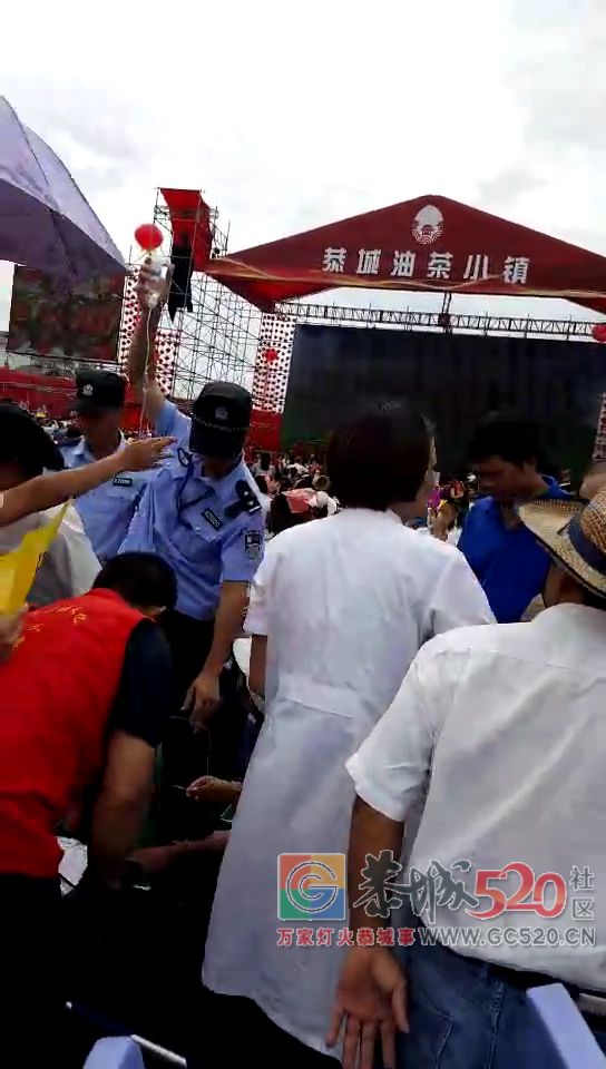 早上油茶小镇现场有人中暑了，但是……387 / 作者:东门头人 / 帖子ID:261722