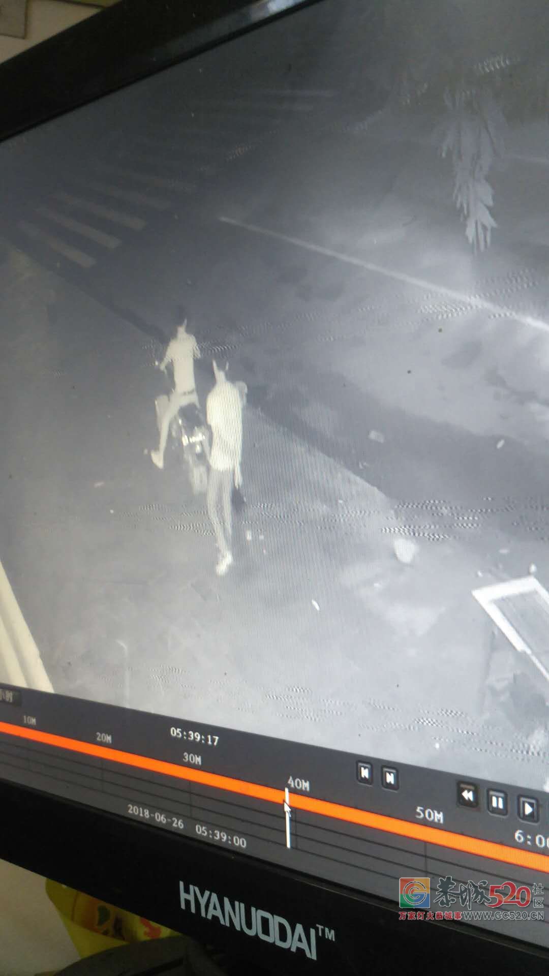 在新车站后门，犇腾牛八宝的摩托车被两男子偷走 ！197 / 作者:离人泪 / 帖子ID:261739