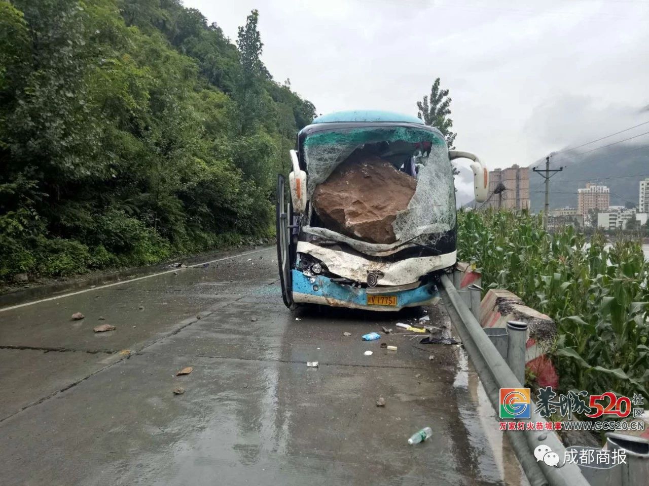 巨石砸中旅游大巴，生死关头，司机做了一个果断而悲壮的决定......362 / 作者:登山涉水 / 帖子ID:261793