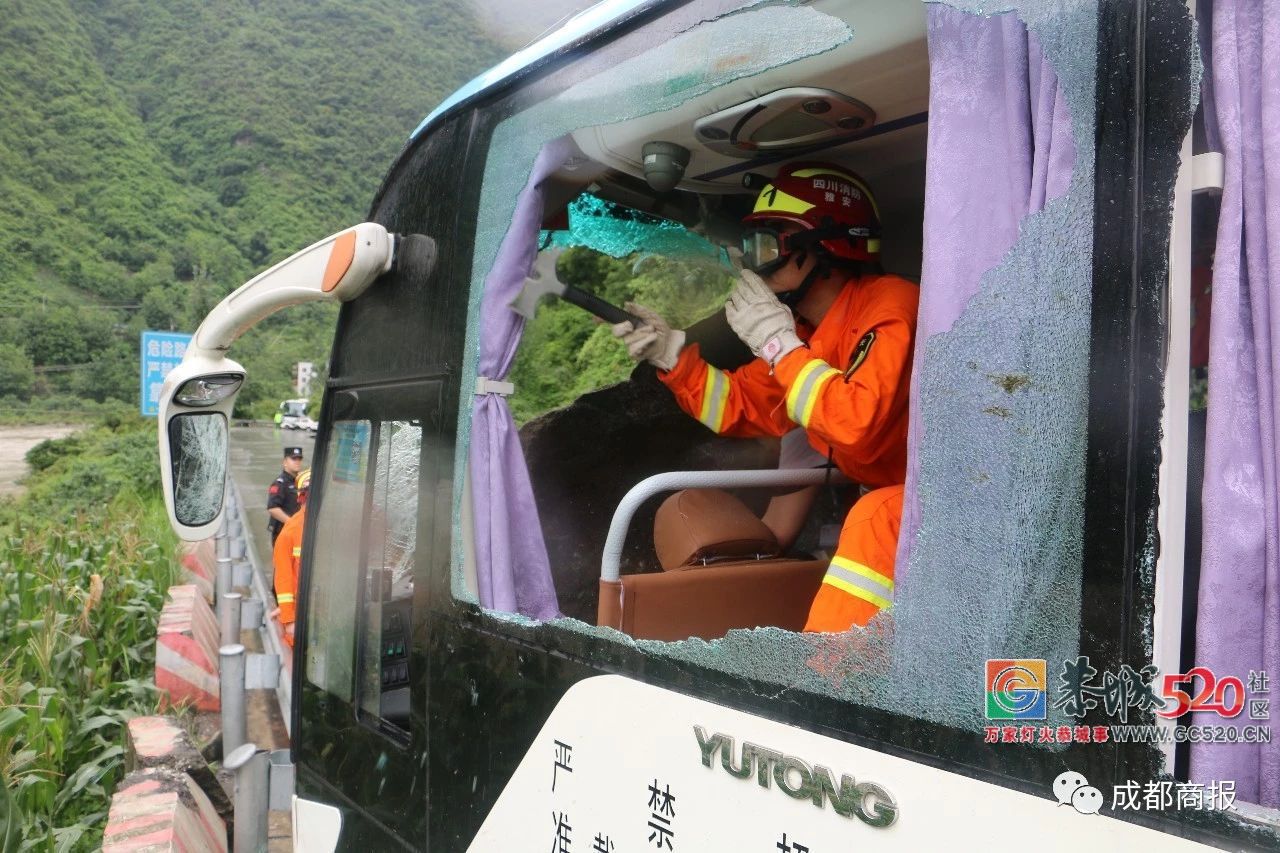 巨石砸中旅游大巴，生死关头，司机做了一个果断而悲壮的决定......436 / 作者:登山涉水 / 帖子ID:261793