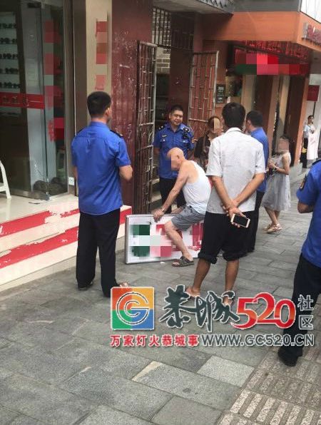 恭城中心广场发生的一场“闹剧”，刷新了我们对城管的认知！334 / 作者:何明明 / 帖子ID:261806