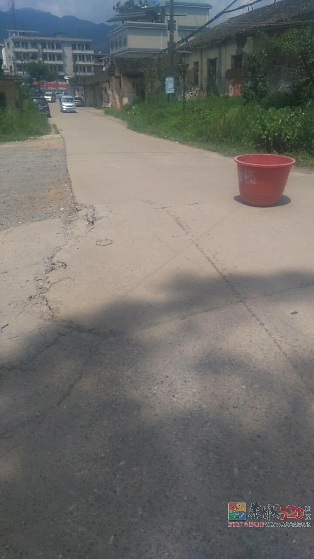 恭城平安乡和平街路面受热膨胀翘起80 / 作者:我的春天在哪里 / 帖子ID:261963