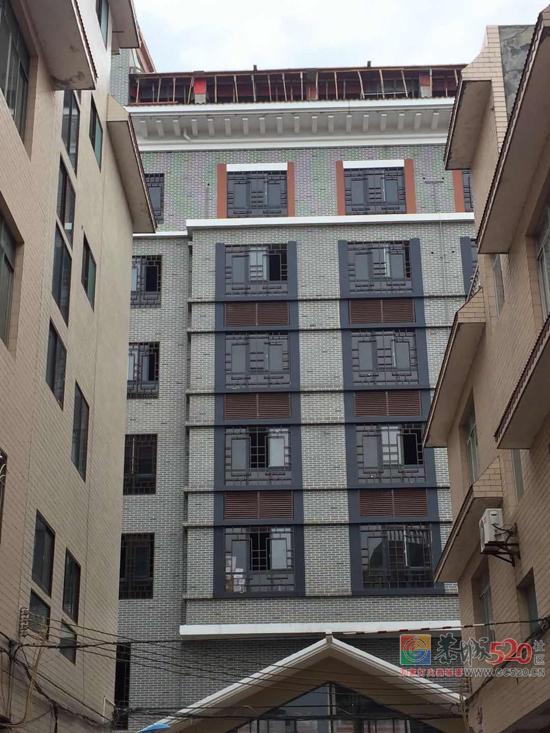 天街1号楼在未经任何批准的情况下，违法占用整段人行道建室外电梯559 / 作者:该做的事情 / 帖子ID:263170