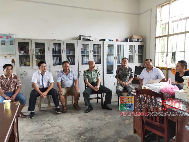 人武部刘部长，刘政委与西岭镇挖沟村委领导班子慰问了挖沟中中心校教师！921 / 作者:对岸烽火 / 帖子ID:263216