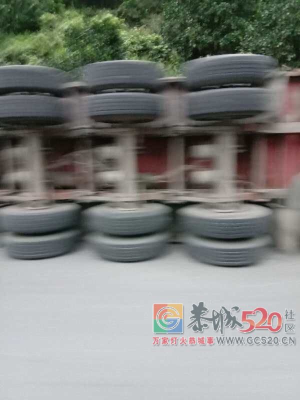 龙虎黄沙湾一货车发生侧翻！145 / 作者:边吃边拉 / 帖子ID:263878