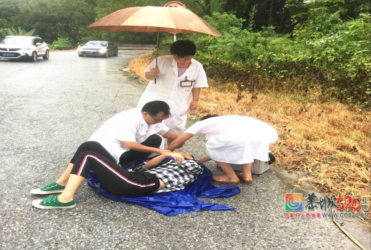 惊险！栗木一女子骑电动车雨衣不慎卷入轮下后倒地不起...53 / 作者:茶江余晖 / 帖子ID:264665