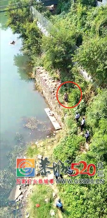 恭城茶江桥下民警围堵一男子，引数百民众围观，致桥上交通拥堵！973 / 作者:丽丽看花 / 帖子ID:266157