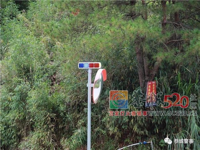 近日，恭城多个事故易发点安装了太阳能爆闪警示灯 守护道路安全629 / 作者:狗婆蛇 / 帖子ID:266229