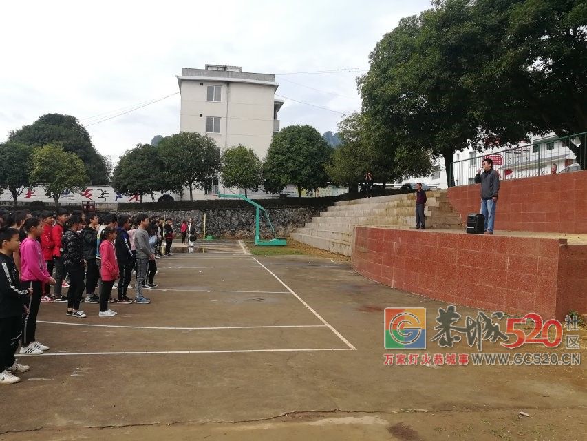 爱心传递希望 助学创造理想——西岭初中开展勤工助学捐助仪式活动450 / 作者:对岸烽火 / 帖子ID:266325
