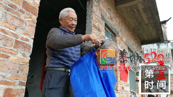 【身边典型】恭城三寨村有位“活雷锋”！退休教师谢朝登义务为村里老小理发已50多年761 / 作者:承接水电安装 / 帖子ID:266510