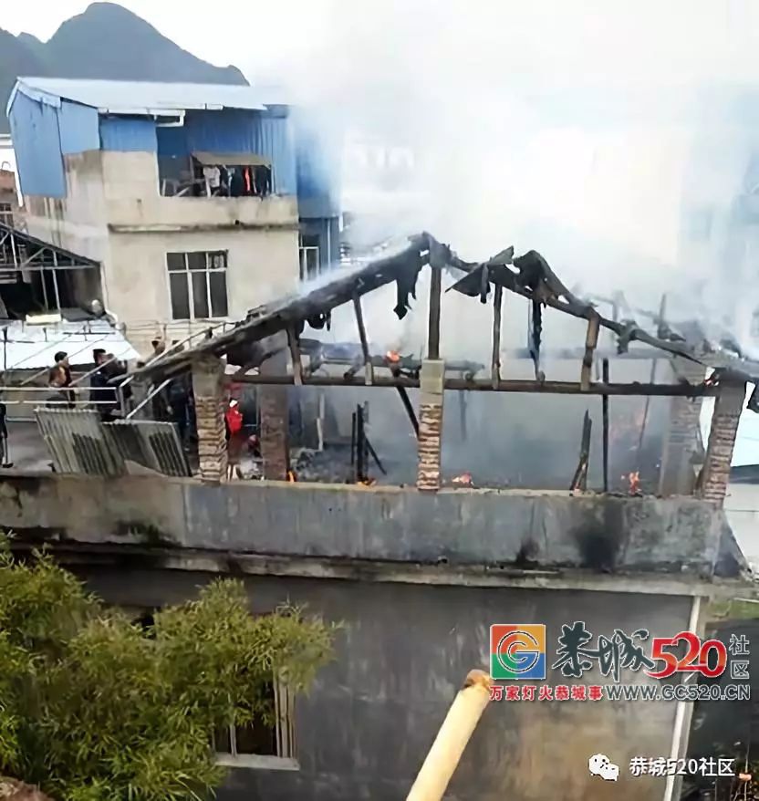 莲花一房屋突然燃起大火，房顶瞬间被烧毁！好在。。。668 / 作者:xiaoxiong99 / 帖子ID:266645
