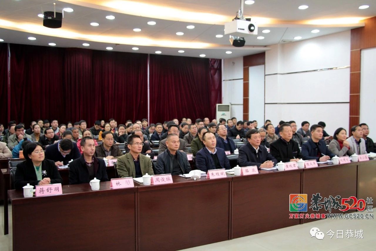 【庆祝改革开放40周年】我县各地领导干部第一时间通过多种途径观看庆祝...236 / 作者:凤凰山脚的人家 / 帖子ID:266660