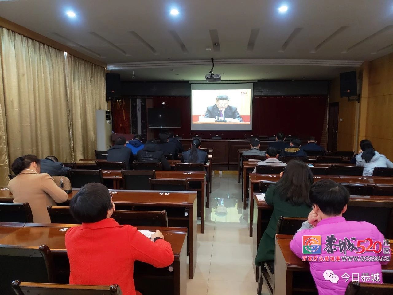 【庆祝改革开放40周年】我县各地领导干部第一时间通过多种途径观看庆祝...372 / 作者:凤凰山脚的人家 / 帖子ID:266660