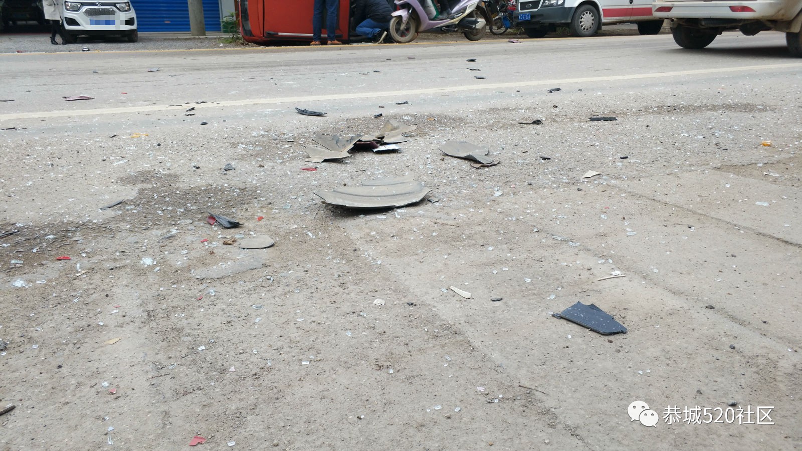 车祸猛于虎！恭城农机校路段上一摩的被五菱撞翻！696 / 作者:丽丽看花 / 帖子ID:266755