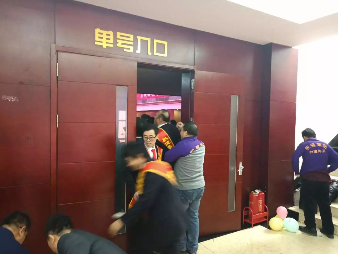 “百亿保健帝国阴影”刷屏！权健称被诽谤，丁香医生正面刚：欢迎来告557 / 作者:该做的事情 / 帖子ID:266768