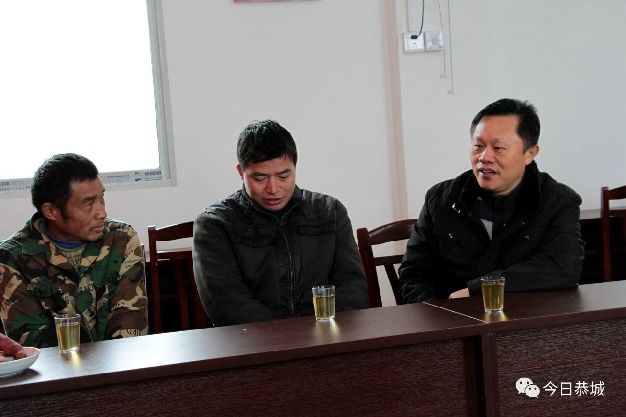 唐寿元携桂林市政协委员到德良村开展扶贫慰问资助活动17 / 作者:茶江余晖 / 帖子ID:266790