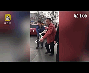 谁说人心冷漠？他一句呼喊，20多人齐刷刷站起！459 / 作者:何明明 / 帖子ID:266796
