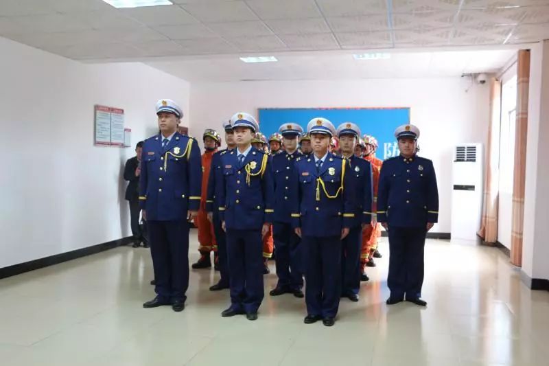 恭城消防救援队伍授衔和换装仪式隆重举行745 / 作者:分类小编 / 帖子ID:266847