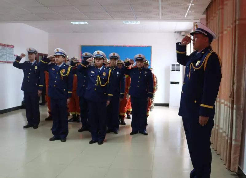 恭城消防救援队伍授衔和换装仪式隆重举行960 / 作者:分类小编 / 帖子ID:266847