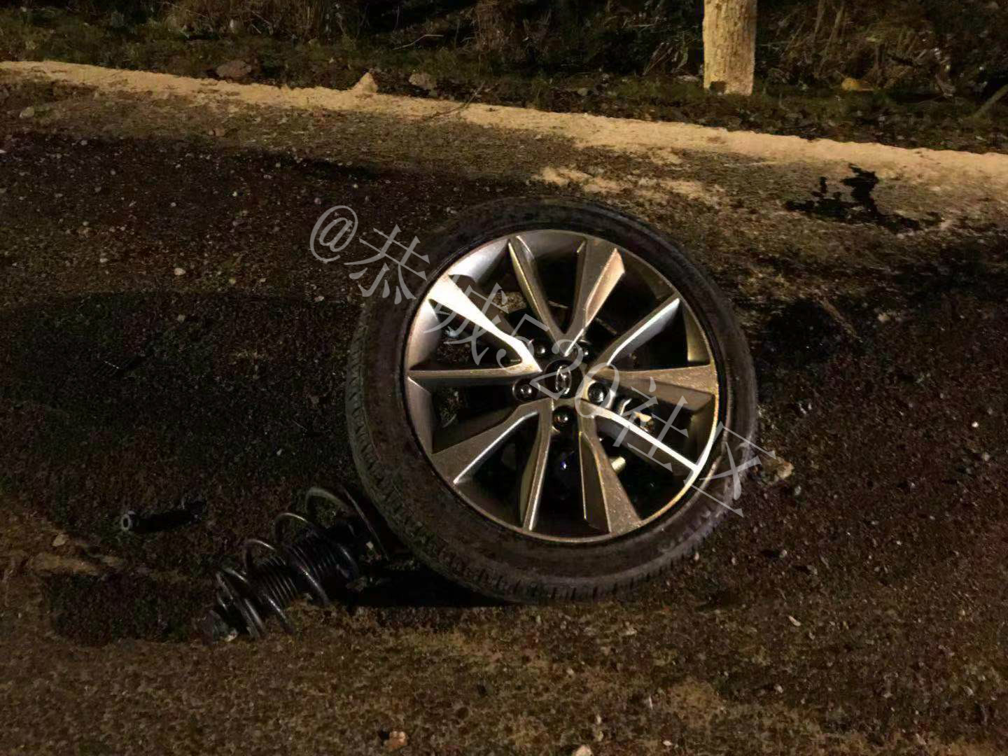 痛心！一小车不慎撞上恭城白马大桥护栏路灯，造成一死一伤！399 / 作者:茶江余晖 / 帖子ID:266902