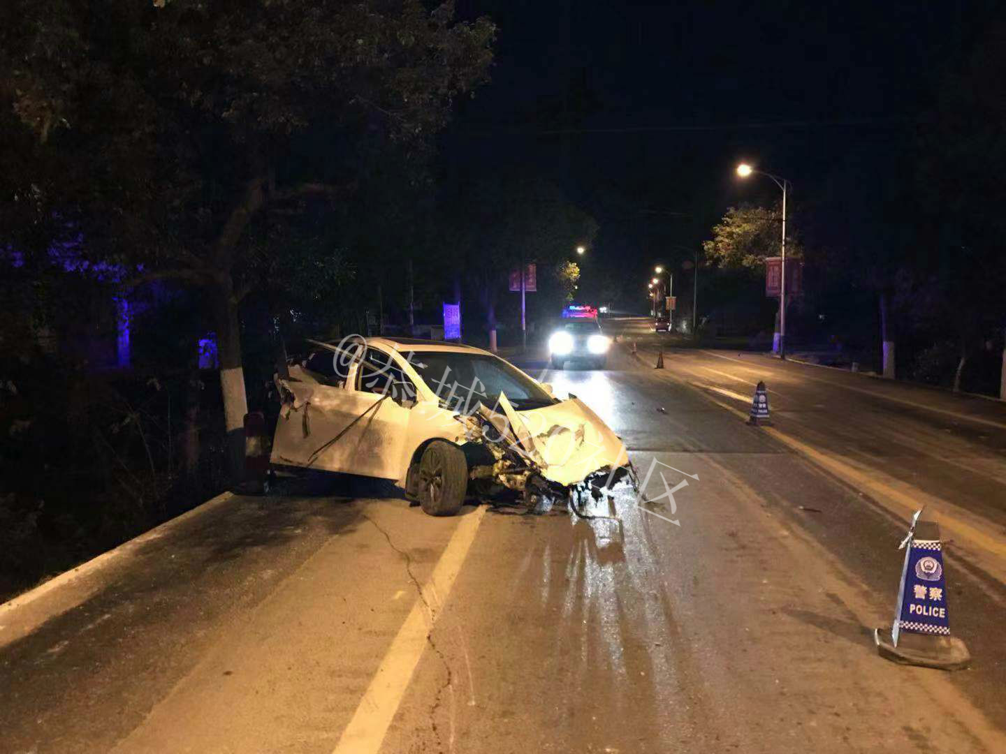 痛心！一小车不慎撞上恭城白马大桥护栏路灯，造成一死一伤！509 / 作者:茶江余晖 / 帖子ID:266902