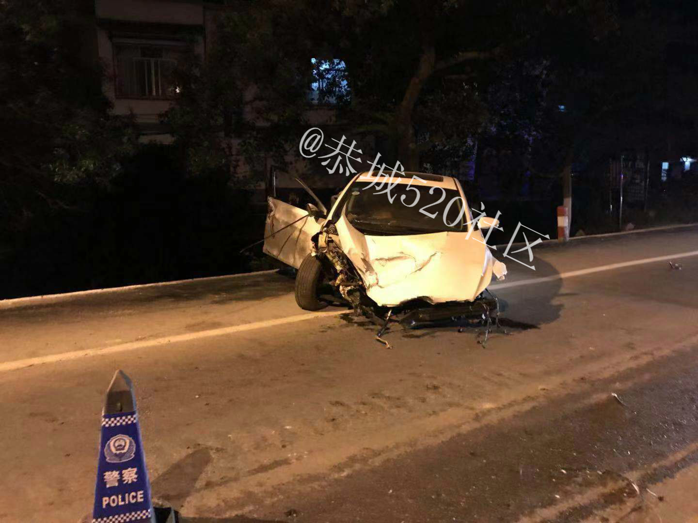 痛心！一小车不慎撞上恭城白马大桥护栏路灯，造成一死一伤！929 / 作者:茶江余晖 / 帖子ID:266902