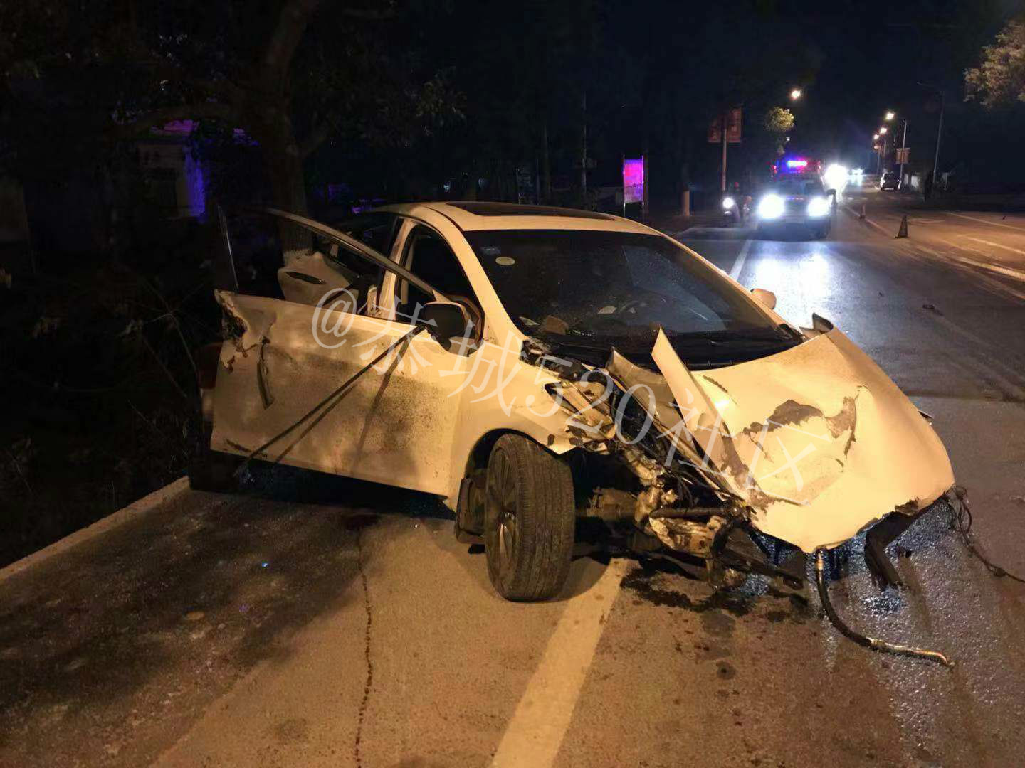 痛心！一小车不慎撞上恭城白马大桥护栏路灯，造成一死一伤！699 / 作者:茶江余晖 / 帖子ID:266902