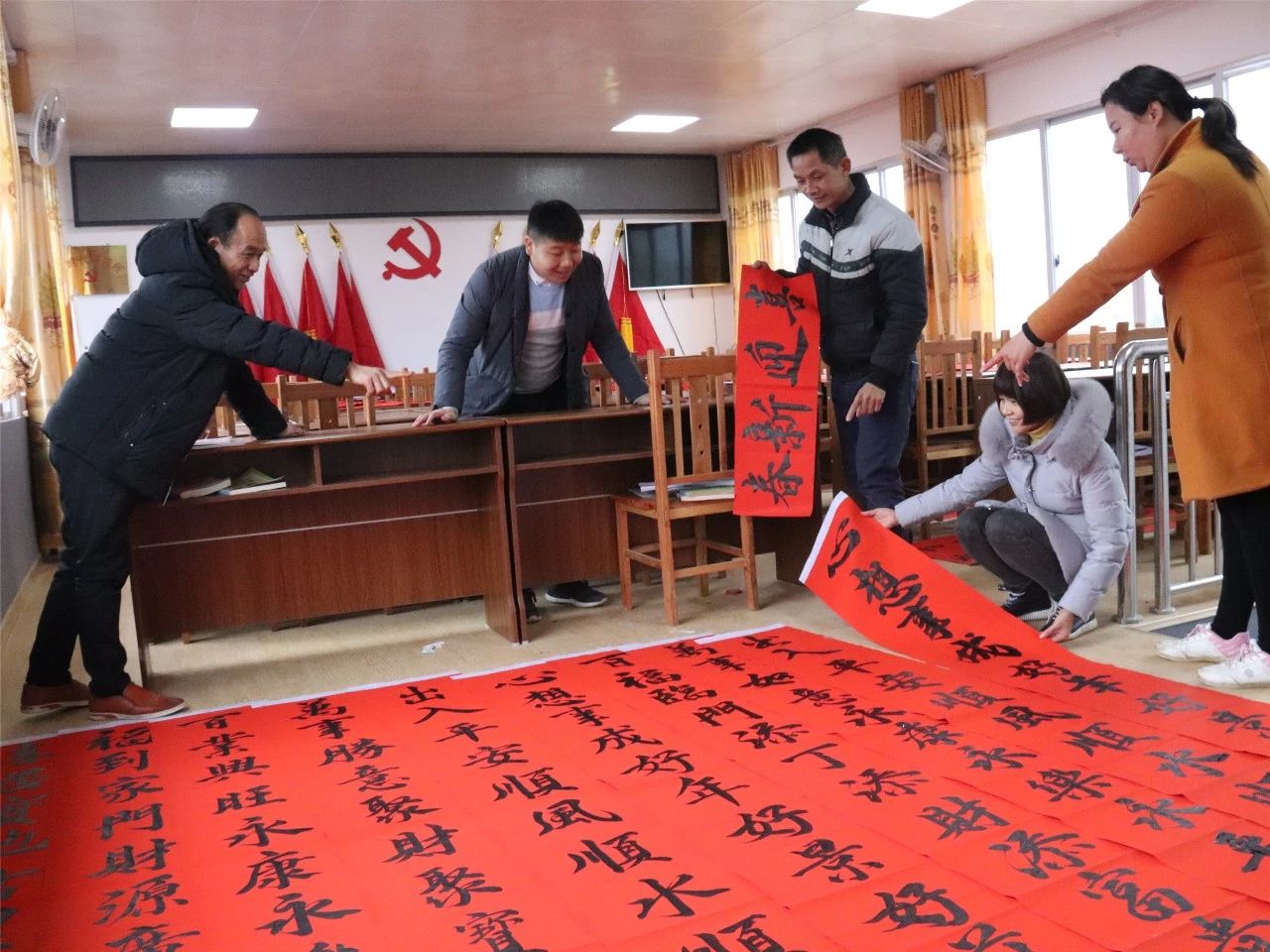 莲花：“三下乡”活动送春联暖民心880 / 作者:对岸烽火 / 帖子ID:266974