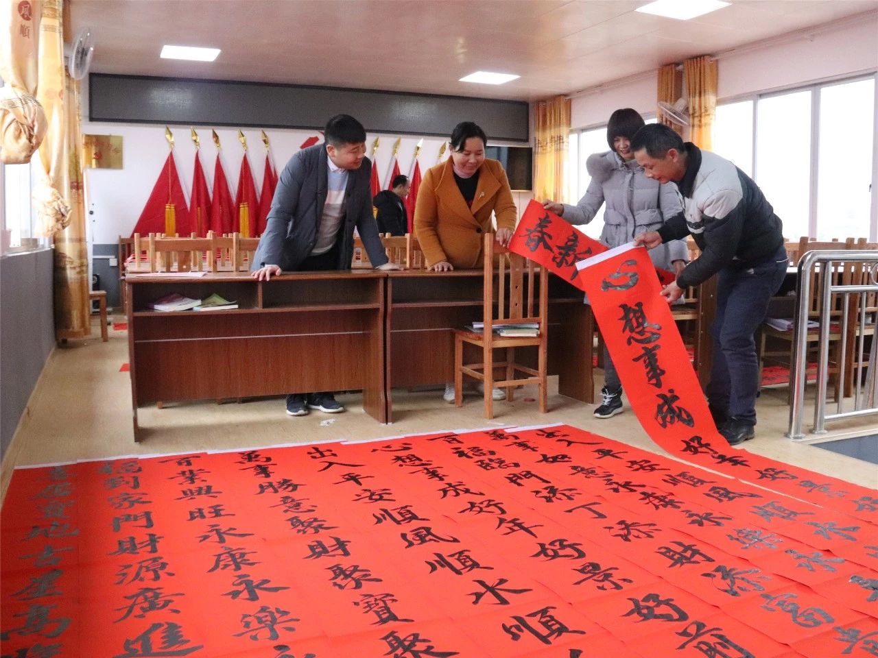 莲花：“三下乡”活动送春联暖民心541 / 作者:对岸烽火 / 帖子ID:266974