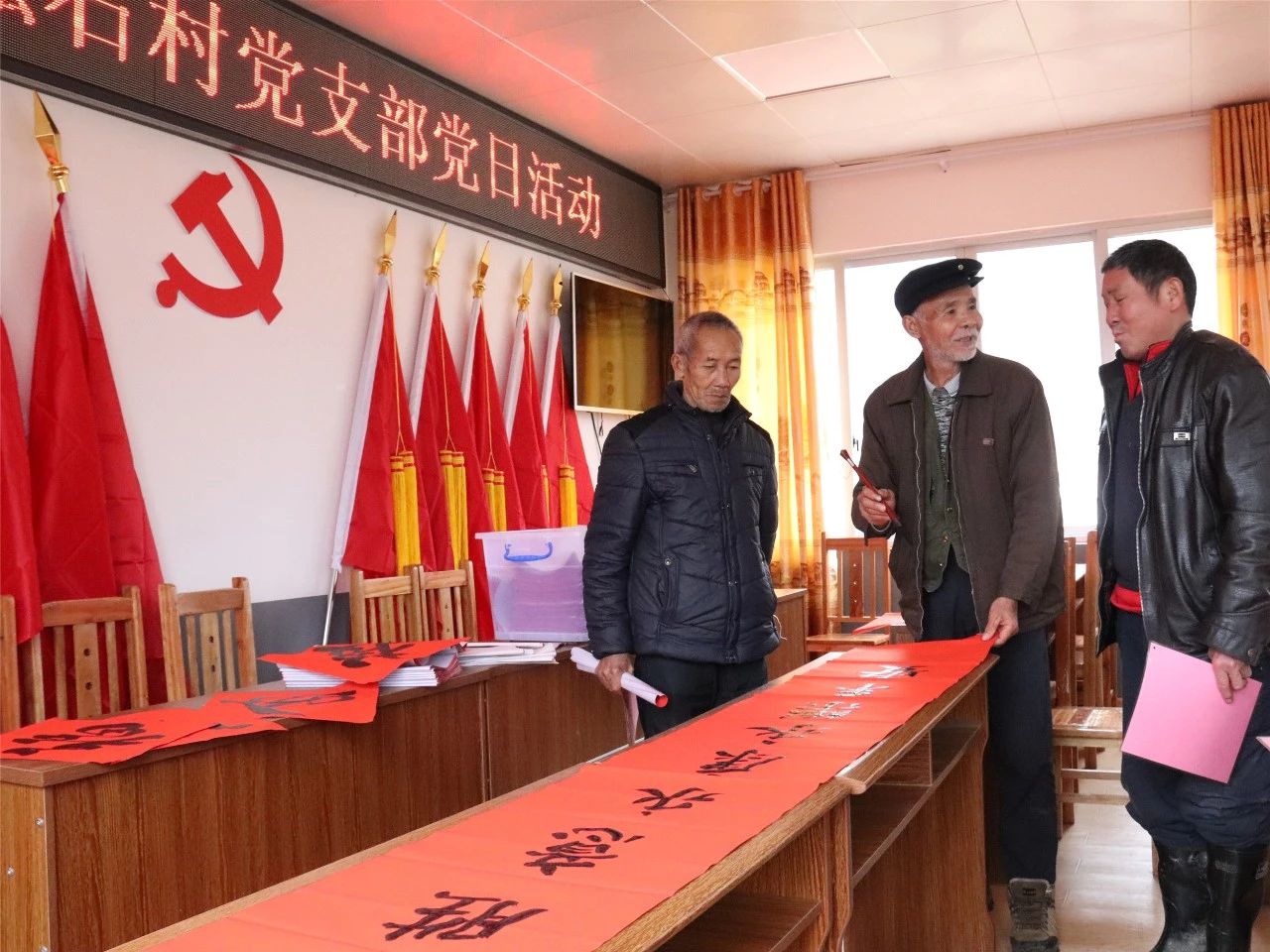 莲花：“三下乡”活动送春联暖民心555 / 作者:对岸烽火 / 帖子ID:266974