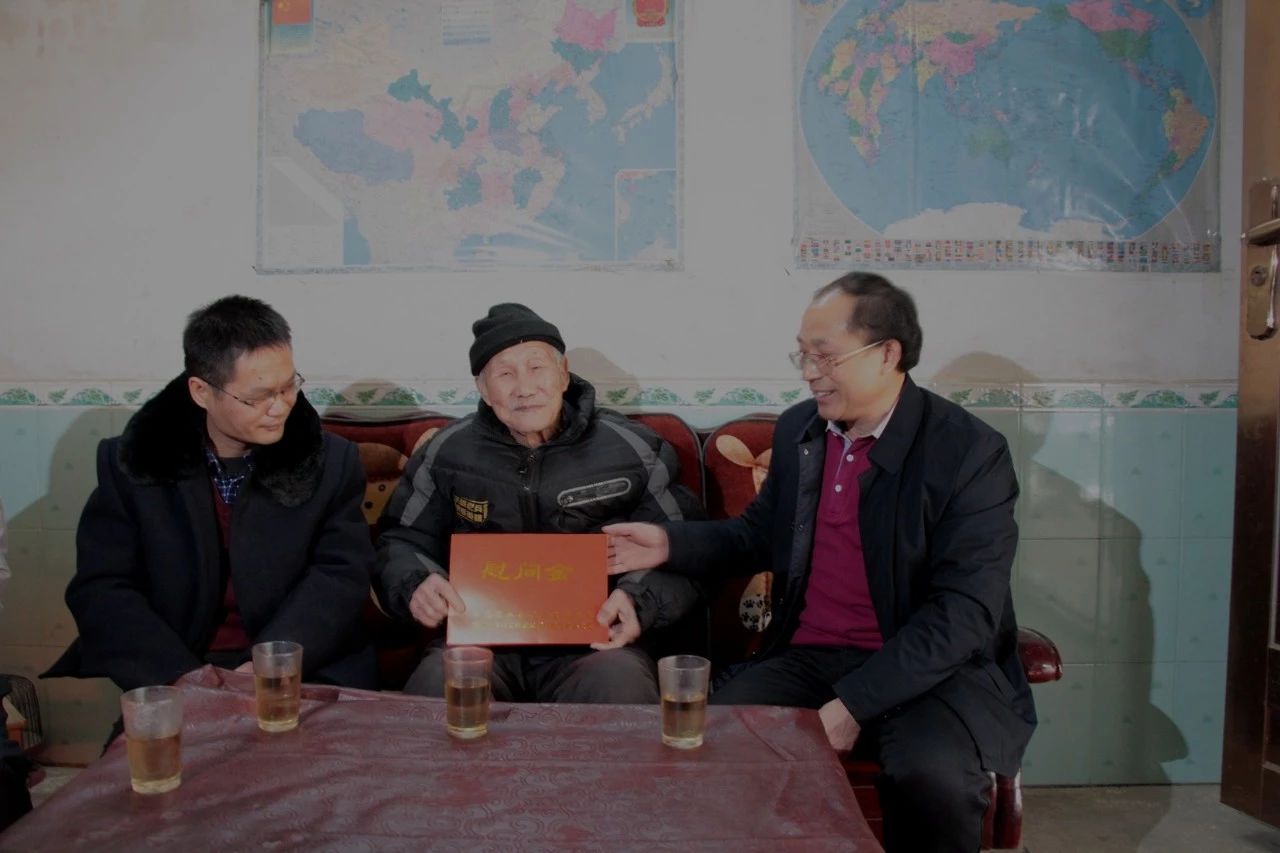 【道德榜样】市文明办到我县开展慰问道德模范活动915 / 作者:单身狗的生活 / 帖子ID:267024