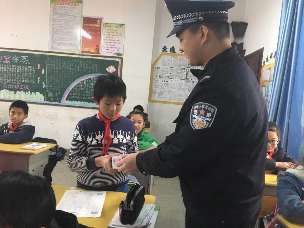 西岭镇：警校携手齐教育 共筑平安幸福路654 / 作者:该做的事情 / 帖子ID:267071