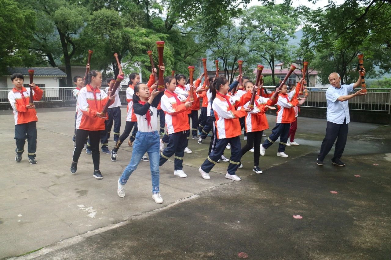 恭城瑶族自治县2018年度中华优秀传统文化“六进” 示范典型和道德模范初步名单公示462 / 作者:深秋的落叶 / 帖子ID:267128