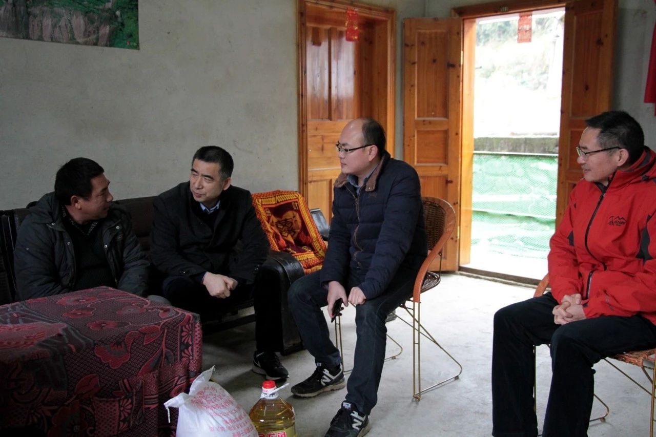 县委书记邓晓强走访慰问贫困户788 / 作者:等风十里 / 帖子ID:267165