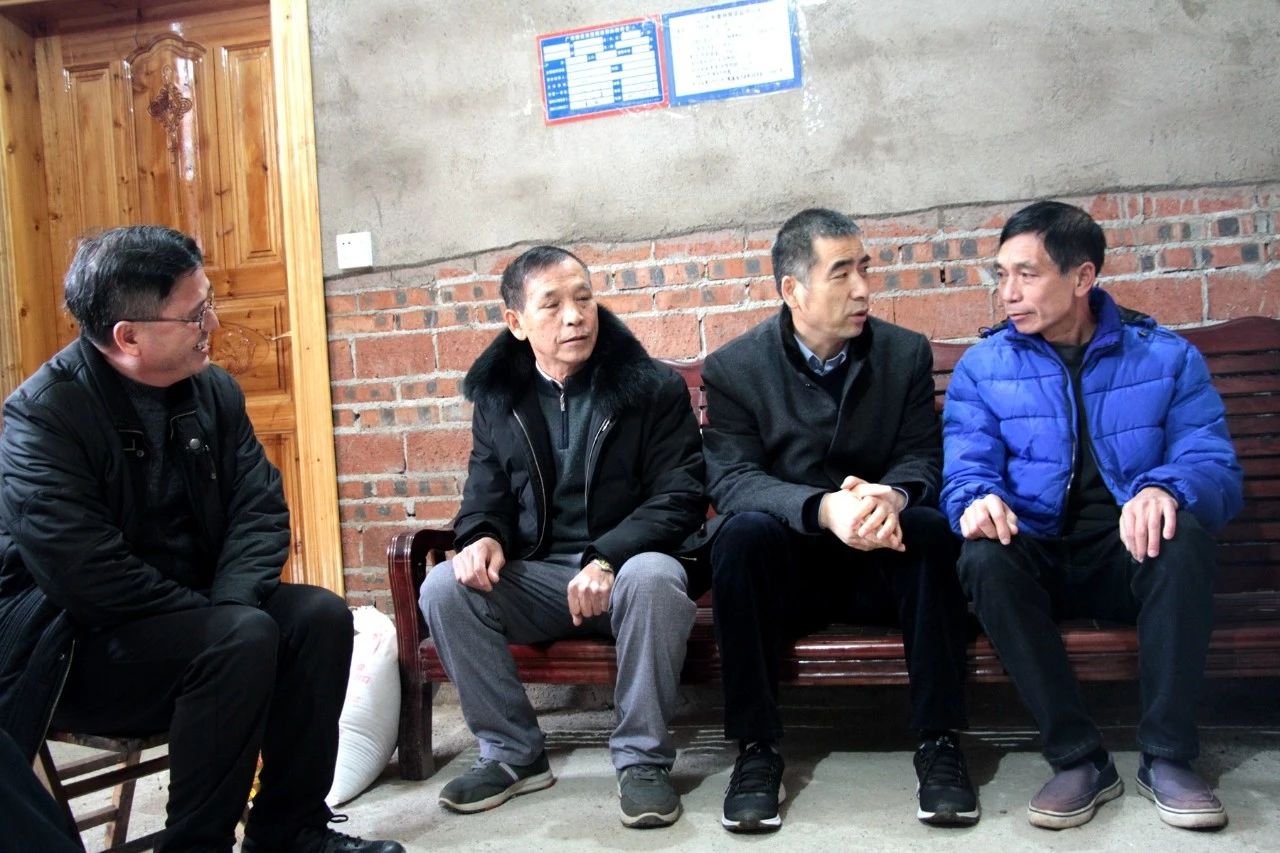 县委书记邓晓强走访慰问贫困户771 / 作者:等风十里 / 帖子ID:267165